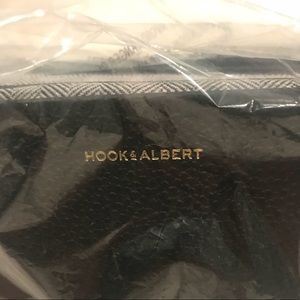 Hook + Albert Leather Dopp Kit Men’s Travel Case